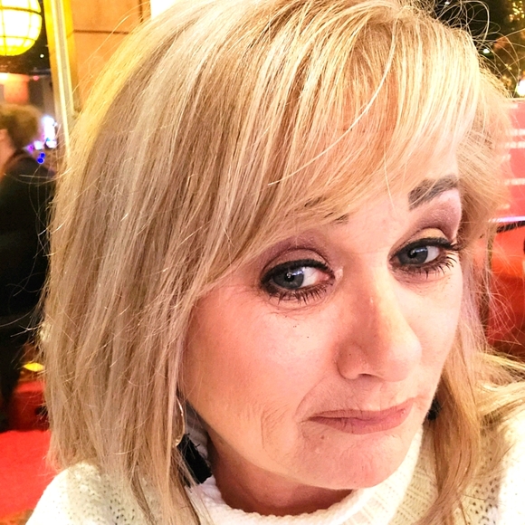 Meet your Posher, Charissa - Picture 1 of 3